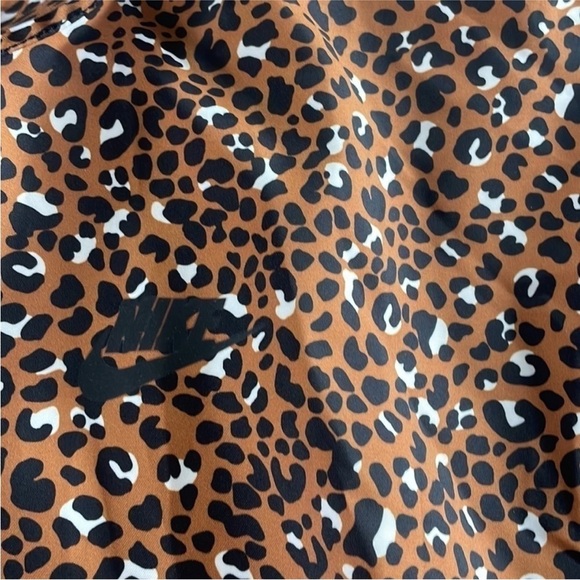 Nike Size Medium Leopard Printed Full Zip Sporty Jacket. - Picture 8 of 11